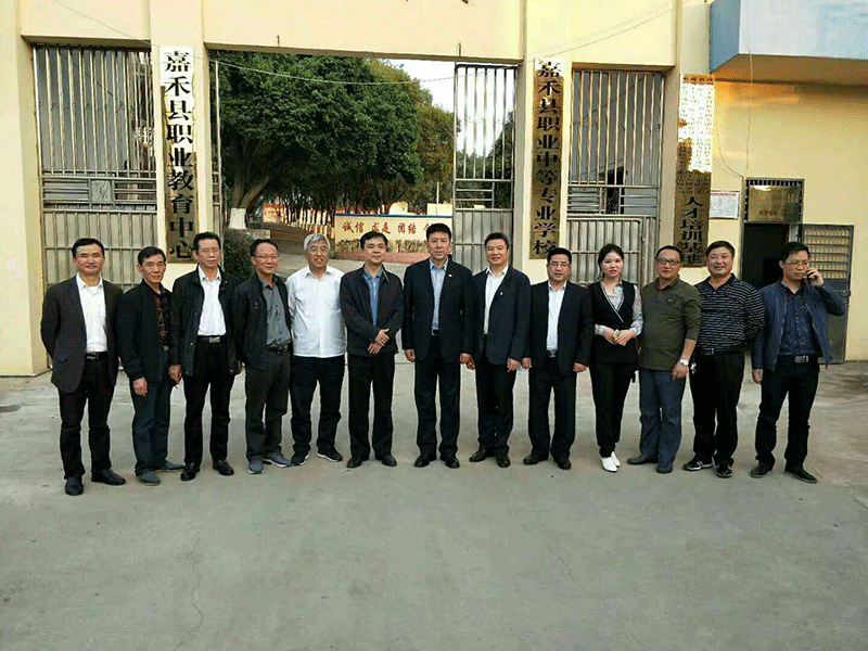 中鑄機械和中國鑄造協會同嘉禾縣職業教育中心合影